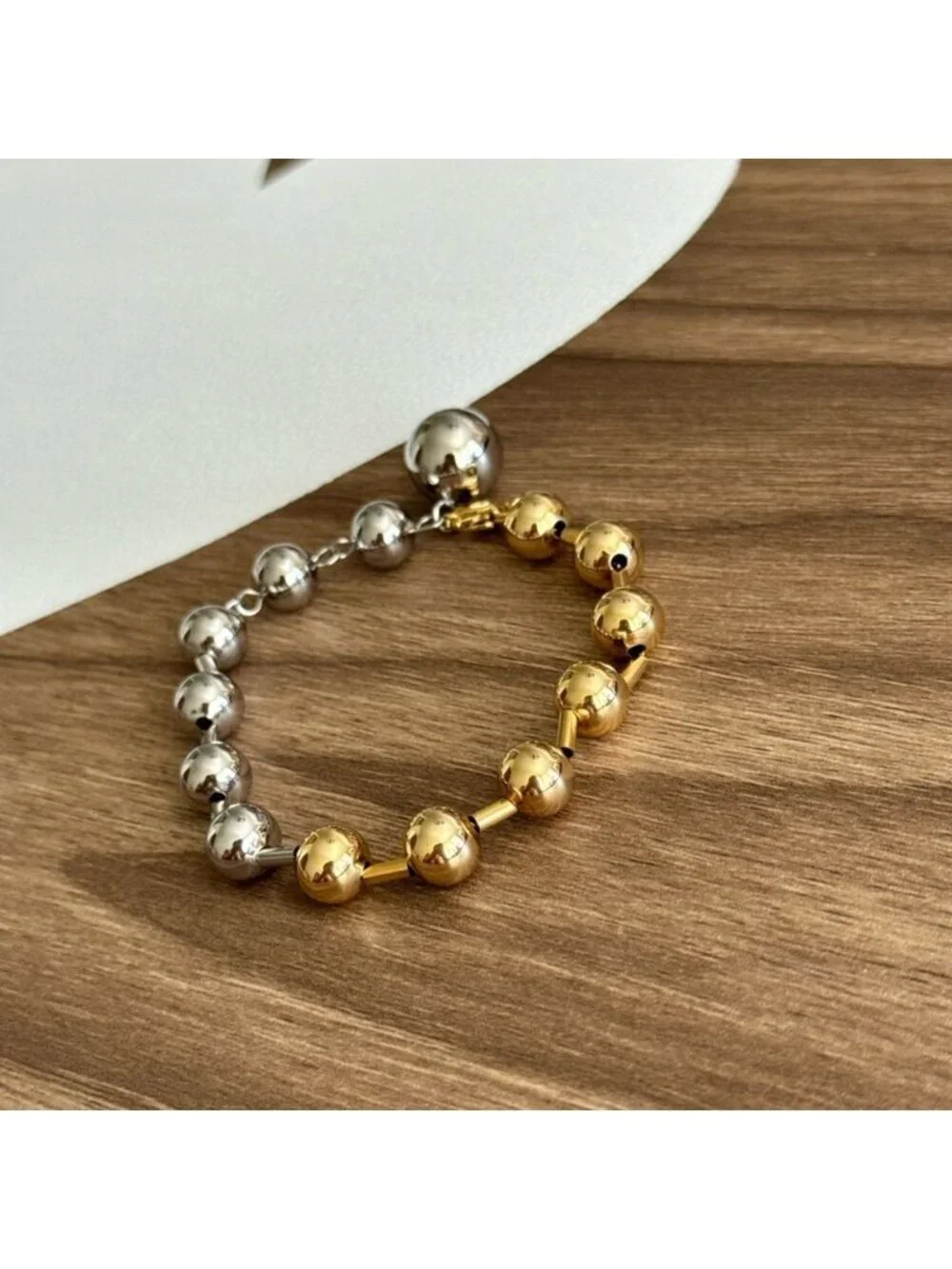 Elegant Two-Tone Beaded Bracelet Q27
